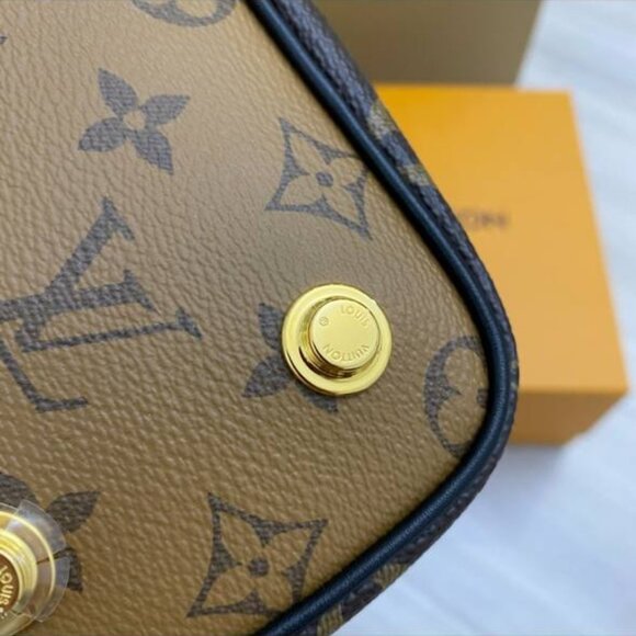 Louis Vuitton LV Monogram Vanity PM bag - Picture 11 of 16